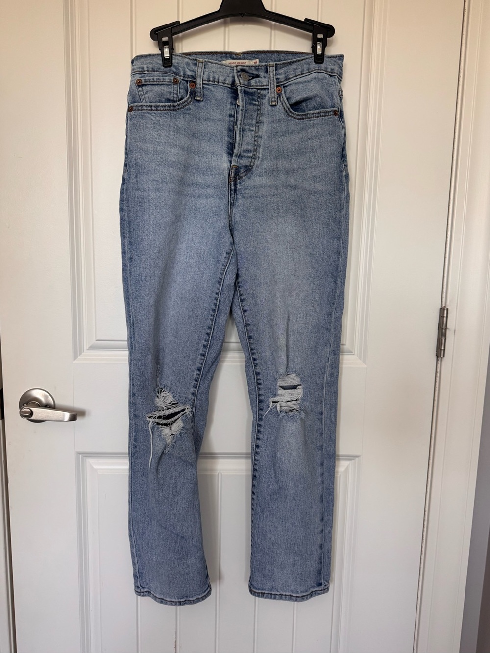Levi’s Wedgie Straight Jeans 28x28 High Rise Distressed Light Wash